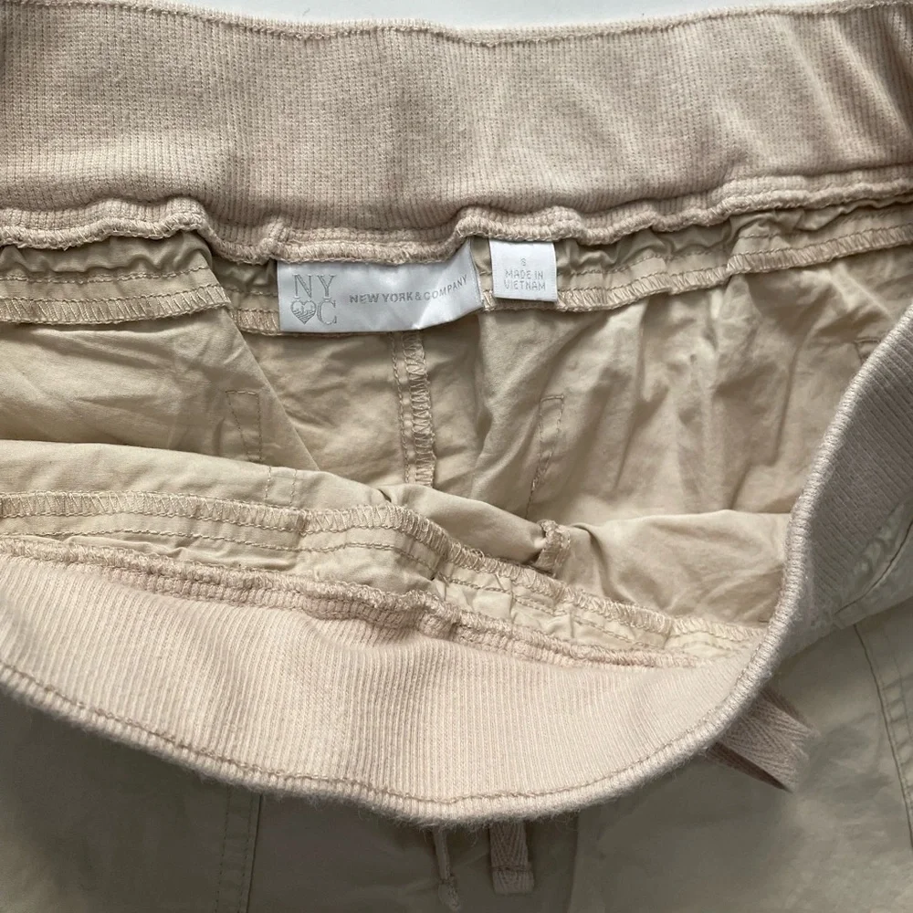 New York & Co Sport Cargo Capri Pants Women Small Mid Rise Khaki Drawstring Sz S